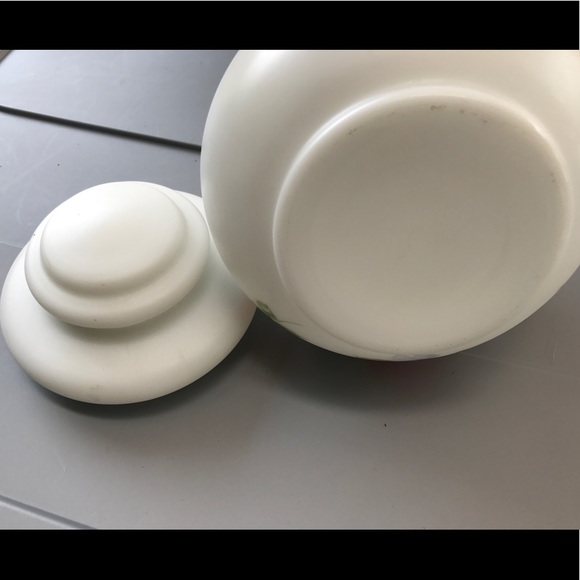 White glass cookie jar w/lid/strawberries - Picture 5 of 7